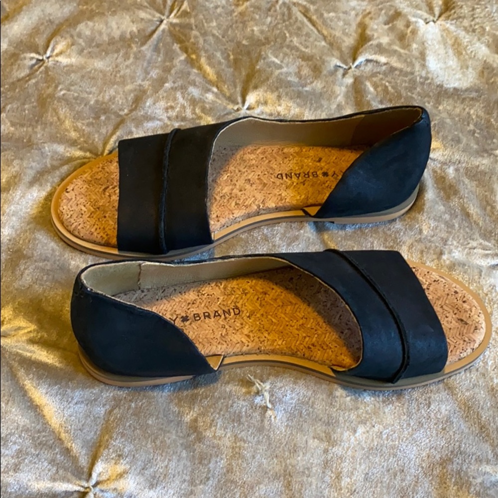 LUCKY BRAND SANDAL SIZE 6